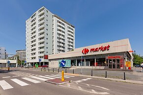 Trendy Warsaw Apartment by Renters