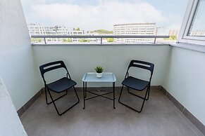 Trendy Warsaw Apartment by Renters