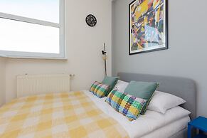 Trendy Warsaw Apartment by Renters