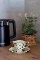 Trendy Warsaw Apartment by Renters