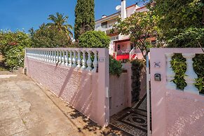 Apartment With Garden - Casa Frangipani