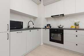 Bright & Modern Apartment by Renters