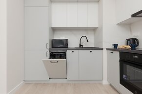Bright & Modern Apartment by Renters