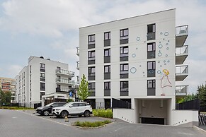 Bright & Modern Apartment by Renters