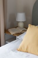 Bright & Modern Apartment by Renters