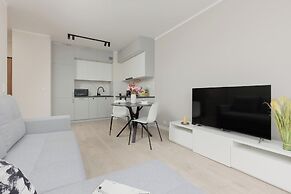 Bright & Modern Apartment by Renters