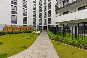 Bright & Modern Apartment by Renters