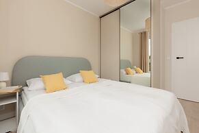 Bright & Modern Apartment by Renters