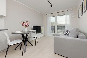 Bright & Modern Apartment by Renters