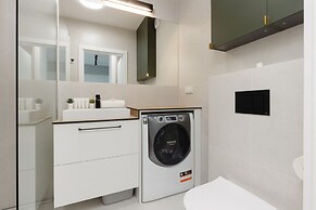 Bright & Modern Apartment by Renters