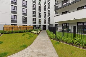 Bright & Modern Apartment by Renters