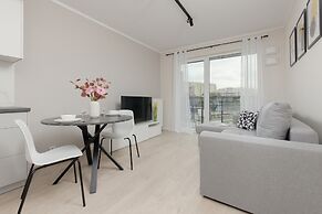 Bright & Modern Apartment by Renters