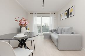 Bright & Modern Apartment by Renters
