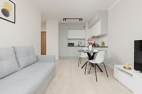 Bright & Modern Apartment by Renters