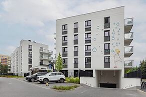 Bright & Modern Apartment by Renters