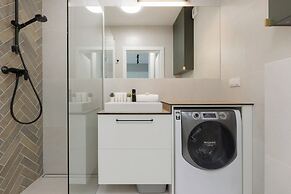 Bright & Modern Apartment by Renters