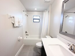 Balmoral Resort-164aa 6 Bedroom Home by RedAwning