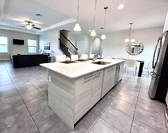 Balmoral Resort-195mcv 4 Bedroom Home by RedAwning