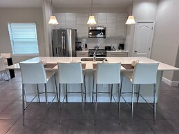 Balmoral Resort-195mcv 4 Bedroom Home by RedAwning