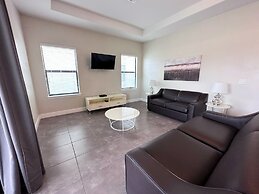 Balmoral Resort-195mcv 4 Bedroom Home by RedAwning