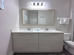 Balmoral Resort-195mcv 4 Bedroom Home by RedAwning