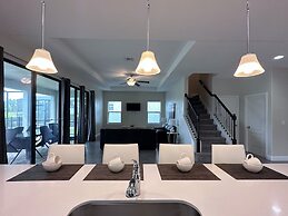 Balmoral Resort-195mcv 4 Bedroom Home by RedAwning