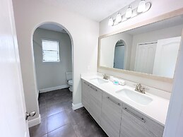 Balmoral Resort-195mcv 4 Bedroom Home by RedAwning