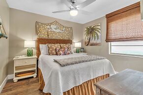 Awesome Location with Dock, Pool, Bicycles & Kayaks by RedAwning