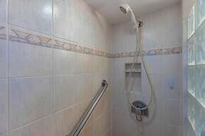 Kihei Beach #504 1 Bedroom Condo by RedAwning