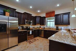 Resort Community, Large Private Pool, Free Wifi, Game Room, No Rear Ne