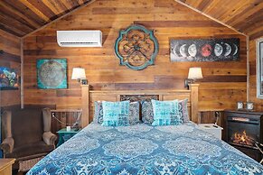 Hollmig Moon View 1 Bedroom Cabin by Redawning