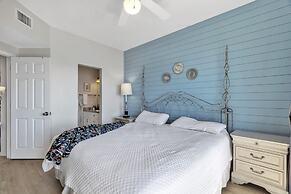 Stunning Oceanfront Condo With Resort Amenities 3 Bedroom Condo by Red