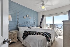 Stunning Oceanfront Condo With Resort Amenities 3 Bedroom Condo by Red