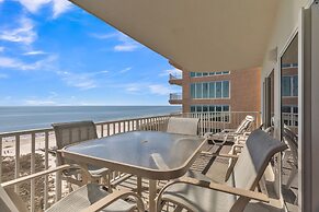 Stunning Oceanfront Condo With Resort Amenities 3 Bedroom Condo by Red