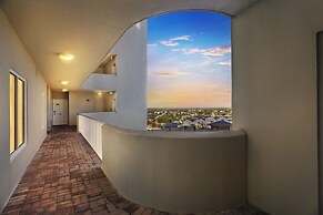 Stunning Oceanfront Condo With Resort Amenities 3 Bedroom Condo by Red