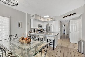 Stunning Oceanfront Condo With Resort Amenities 3 Bedroom Condo by Red