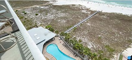 Stunning Oceanfront Condo With Resort Amenities 3 Bedroom Condo by Red