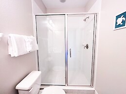 Balmoral Resort-195al 3 Bedroom Home by RedAwning