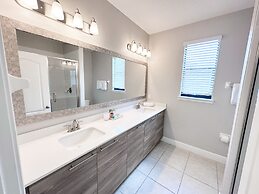 Balmoral Resort-195al 3 Bedroom Home by RedAwning