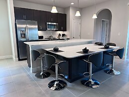 Balmoral Resort-194kb 6 Bedroom Home by RedAwning