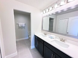 Balmoral Resort-194kb 6 Bedroom Home by RedAwning