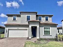 Balmoral Resort-194kb 6 Bedroom Home by RedAwning