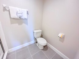 Balmoral Resort-200kb 6 Bedroom Home by RedAwning