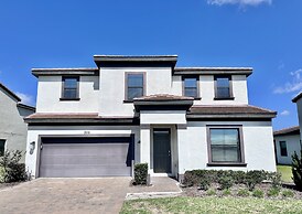 Balmoral Resort-200kb 6 Bedroom Home by RedAwning