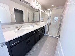 Balmoral Resort-200kb 6 Bedroom Home by RedAwning