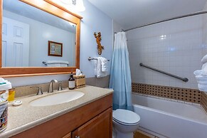 Menehune Shores #423 2 Bedroom Condo by RedAwning