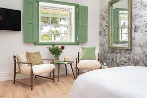 The Green House by Santiago de Alfama