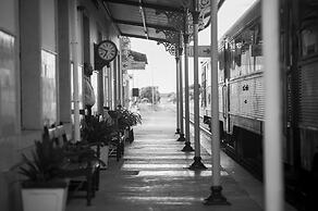 The Green House by Santiago de Alfama