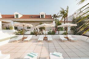 The Green House by Santiago de Alfama