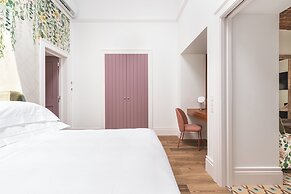 The Green House by Santiago de Alfama